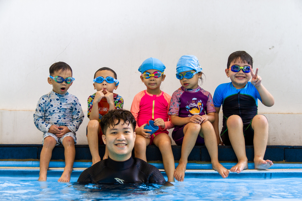 KHÓA HỌC — babyfish Baby Fish Swim Academy | Dạy Bơi Sinh Tồn Cho Trẻ ...